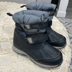Boys size 1 LL Bean snow boots. Very gently used